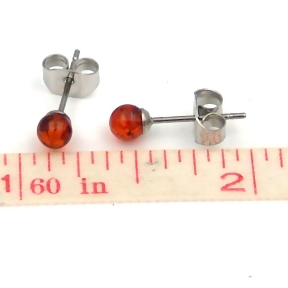 Faux Lavender Pearl Stud Earrings 316L stainless surgical steel Hypoallergenic - Picture 2 of 4